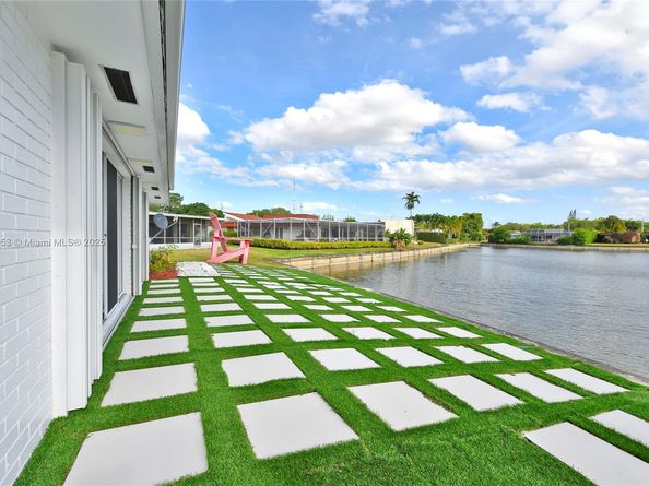 5602 White Cedar Ln, Tamarac FL 33319