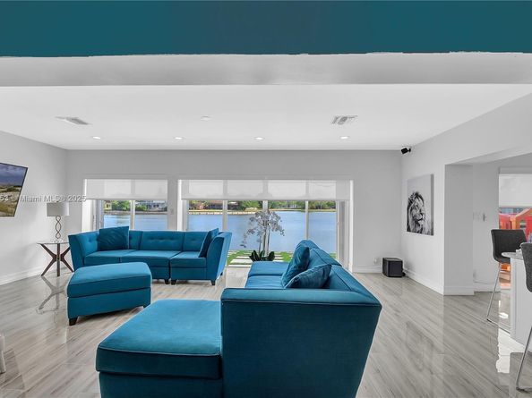 5602 White Cedar Ln, Tamarac FL 33319