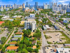 2421 NE 187th St, Miami FL 33180