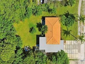 2421 NE 187th St, Miami FL 33180