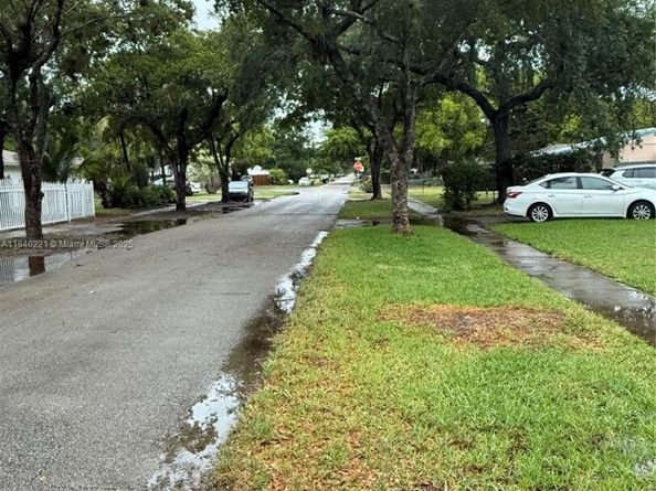 1031 NE 142nd St, North Miami FL 33161