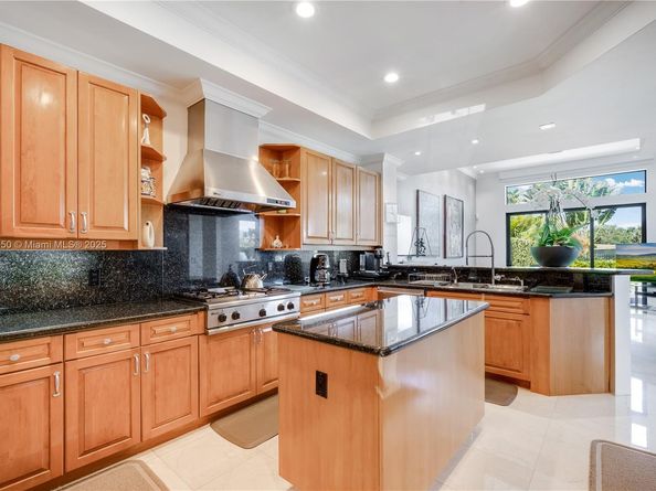 19411 NE 17th Ave, Miami FL 33179