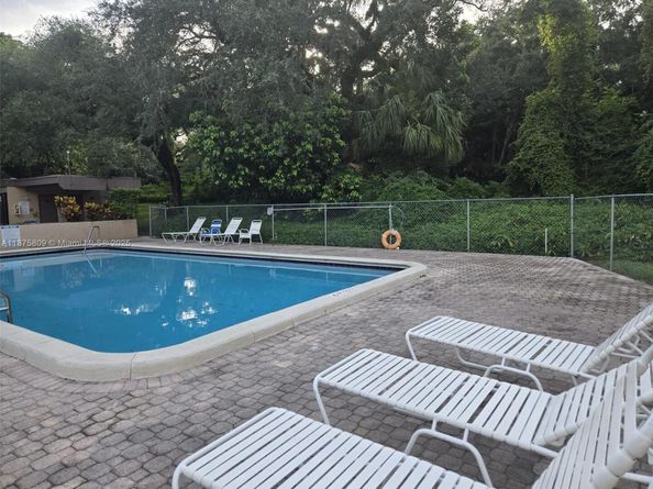 9410 Live Oak Pl 103, Davie FL 33324