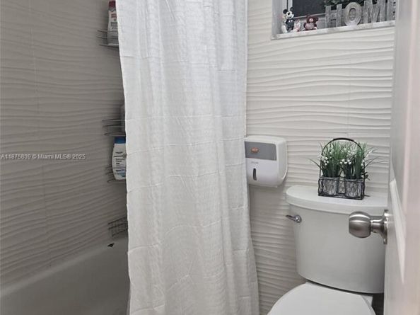 9410 Live Oak Pl 103, Davie FL 33324