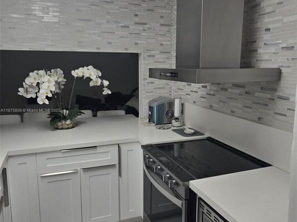 9410 Live Oak Pl 103, Davie FL 33324