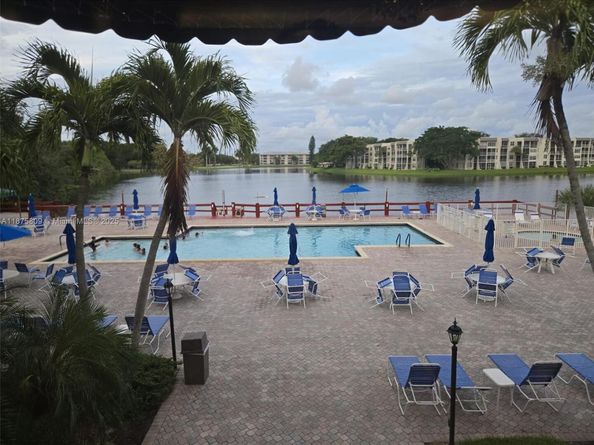 9410 Live Oak Pl 103, Davie FL 33324