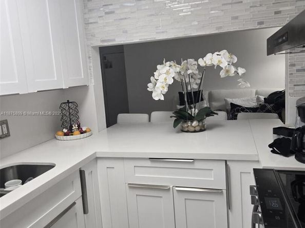 9410 Live Oak Pl 103, Davie FL 33324
