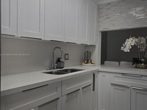 9410 Live Oak Pl 103, Davie FL 33324