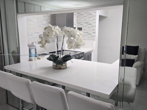 9410 Live Oak Pl 103, Davie FL 33324