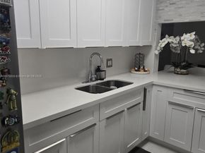 9410 Live Oak Pl 103, Davie FL 33324