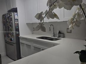 9410 Live Oak Pl 103, Davie FL 33324