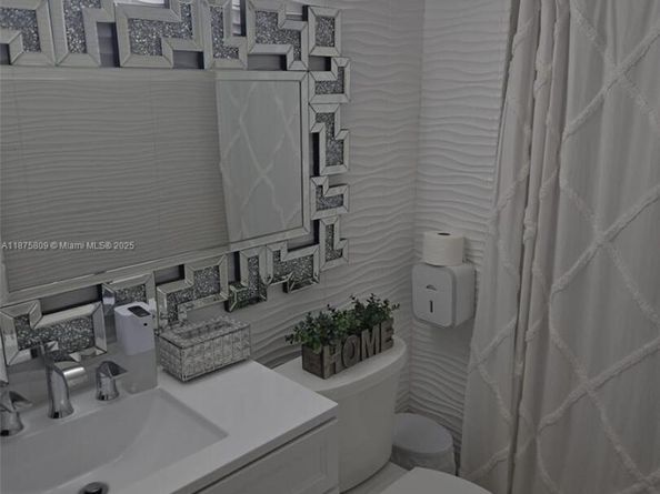 9410 Live Oak Pl 103, Davie FL 33324