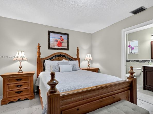 6570 W 2nd Ct 19C, Hialeah FL 33012
