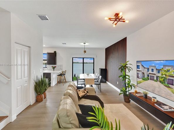 20540 NE 5th Pl, Miami FL 33179