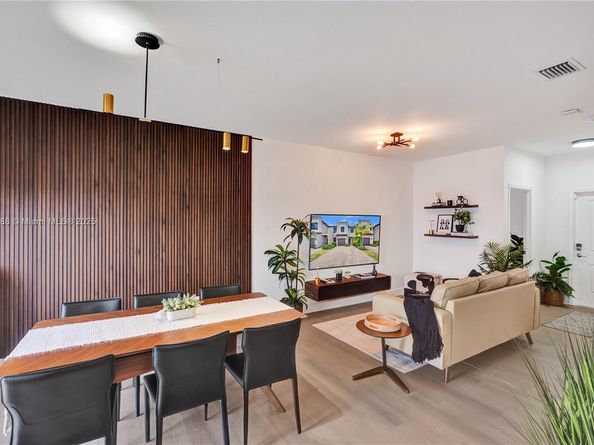 20540 NE 5th Pl, Miami FL 33179
