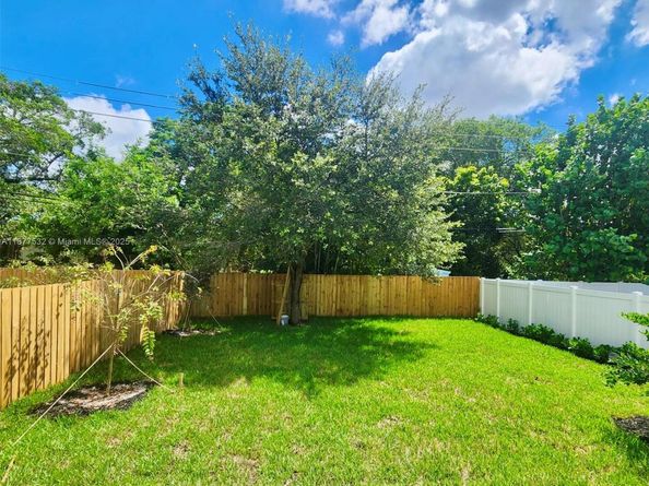 1212 NW 4th Ave, Fort Lauderdale FL 33311