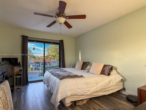6630 Charleston St, Hollywood FL 33024