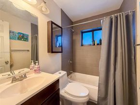 6630 Charleston St, Hollywood FL 33024