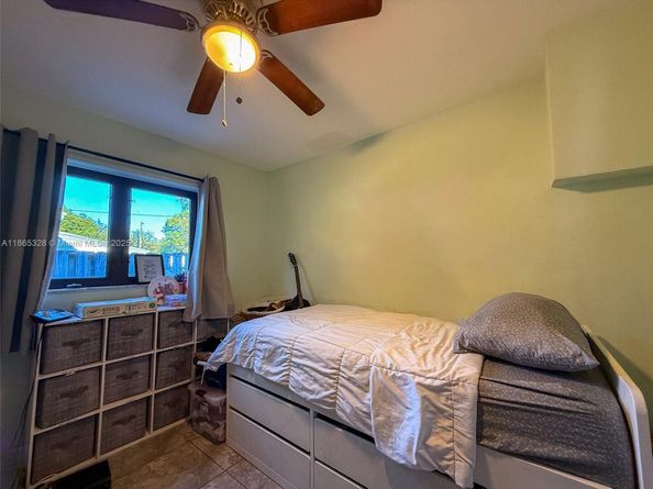 6630 Charleston St, Hollywood FL 33024