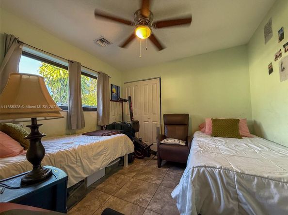 6630 Charleston St, Hollywood FL 33024