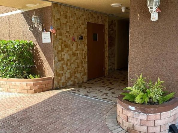 610 NE 12th Ave 308, Hallandale Beach FL 33009