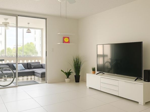 610 NE 12th Ave 308, Hallandale Beach FL 33009