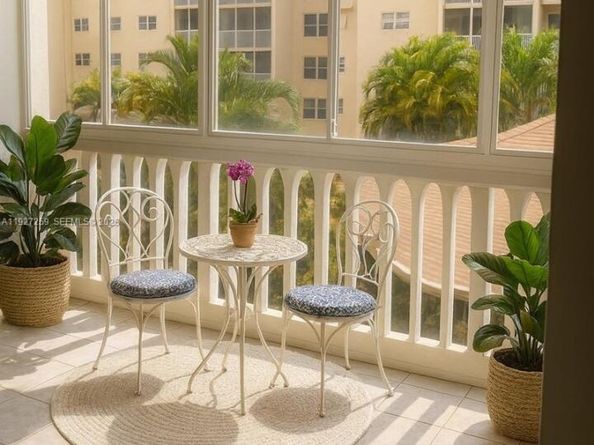 610 NE 12th Ave 308, Hallandale Beach FL 33009