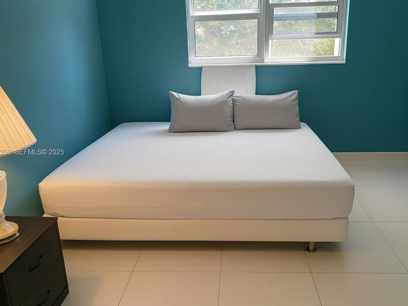 610 NE 12th Ave 308, Hallandale Beach FL 33009