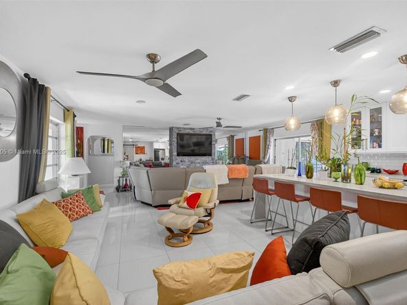 8320 Pasadena Blvd, Pembroke Pines FL 33024