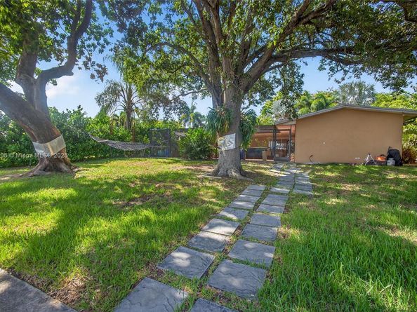 8320 Pasadena Blvd, Pembroke Pines FL 33024