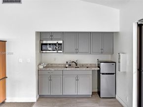 9460 Poinciana Pl 404, Davie FL 33324