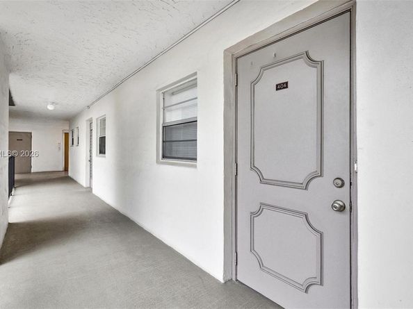 9460 Poinciana Pl 404, Davie FL 33324