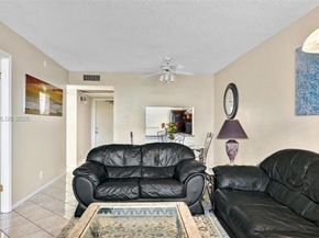 9460 Poinciana Pl 404, Davie FL 33324