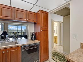 9460 Poinciana Pl 404, Davie FL 33324