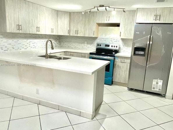 4705 SW 62nd Ave 104, Davie FL 33314