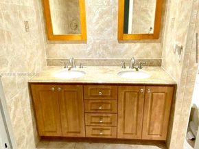 4705 SW 62nd Ave 104, Davie FL 33314