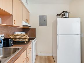 2 NW 47th St, Miami FL 33127