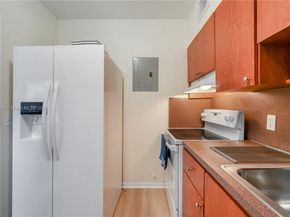 2 NW 47th St, Miami FL 33127