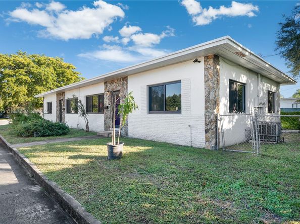 2 NW 47th St, Miami FL 33127