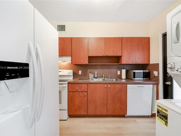2 NW 47th St, Miami FL 33127
