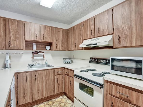 8900 SW 20th Pl A25, Davie FL 33324