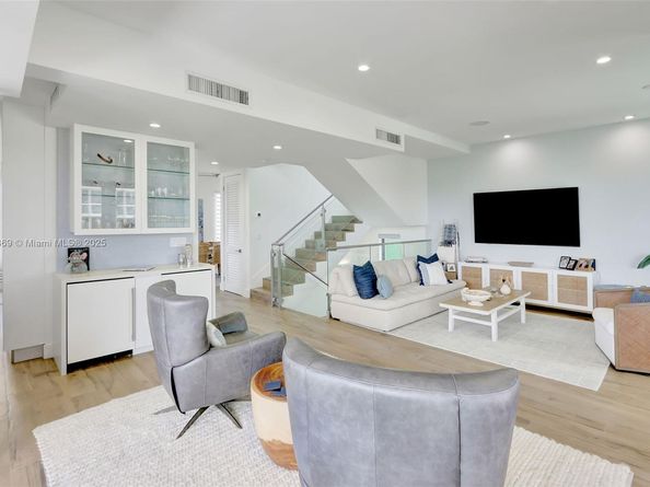 324 Balboa St, Hollywood FL 33019