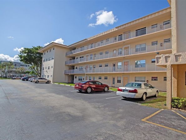 4151 NW 41st St 301, Lauderdale Lakes FL 33319