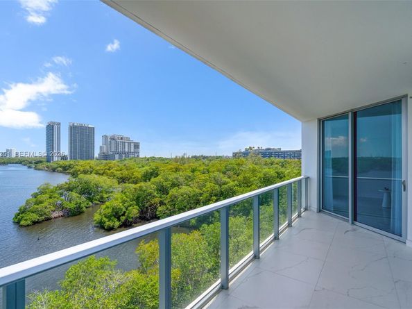 17111 Biscayne Bl 506, North Miami Beach FL 33160