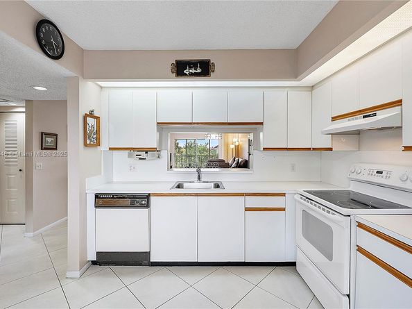 12750 SW 4th Ct 407J, Pembroke Pines FL 33027