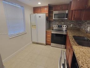 4321 NW 9th Ave 102, Deerfield Beach FL 33064