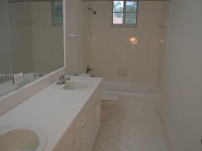 3844 San Simeon Cir, Weston FL 33331