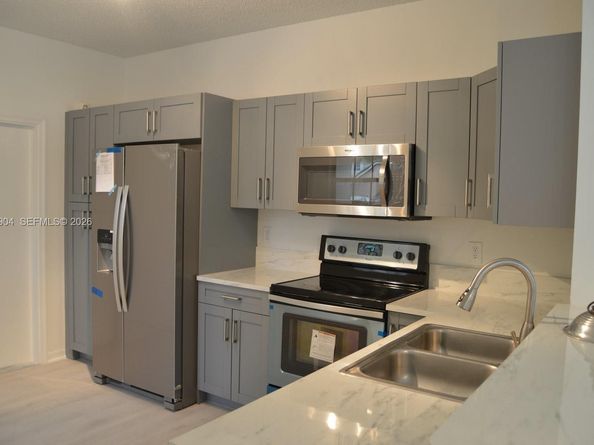 3844 San Simeon Cir, Weston FL 33331