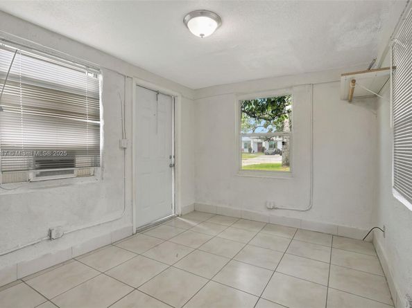 2701 NW 18th Ter, Oakland Park FL 33311