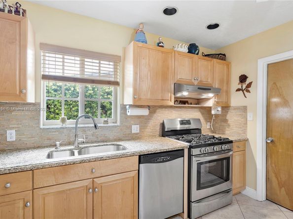 8220 NW 24th Ct, Pembroke Pines FL 33024